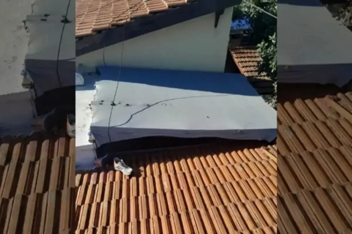 Ladrón queda atrapado en un techo mientras intentaba robar una vivienda , Captura de pantalla video X.