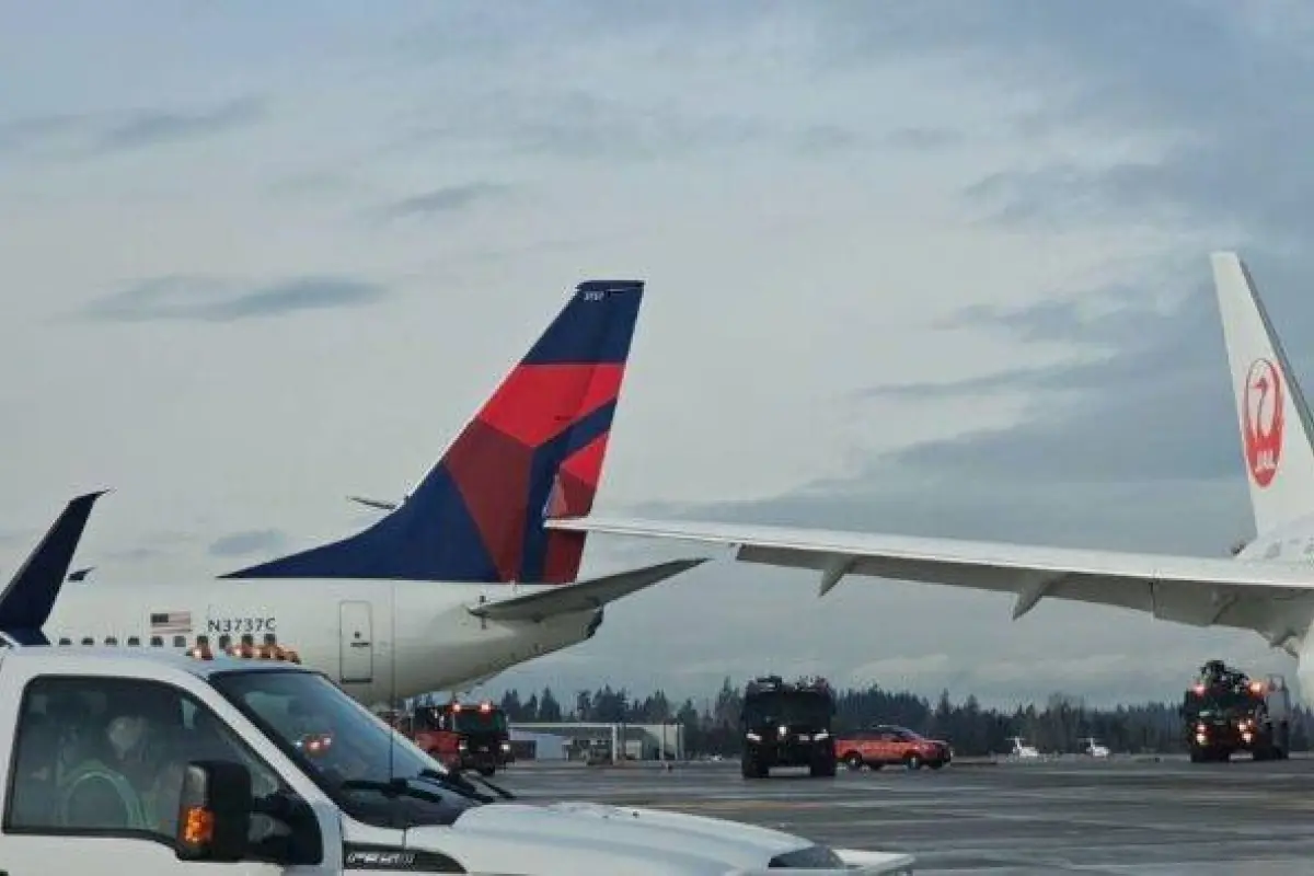 Un Boeing 787-9 Dreamliner que era operado por Japan Airlines (JAL) colisionó con un 737-800 de Delta Air Lines., Foto X