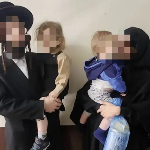 Entregan a dos menores de la comunidad Lev Tahor ,Foto X