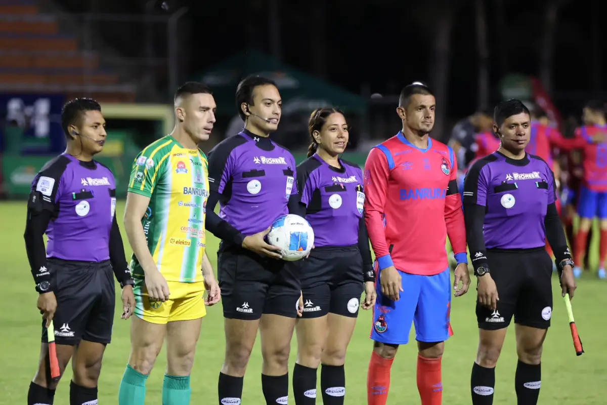 Partido entre Xinabajul y Municipal - Afición X