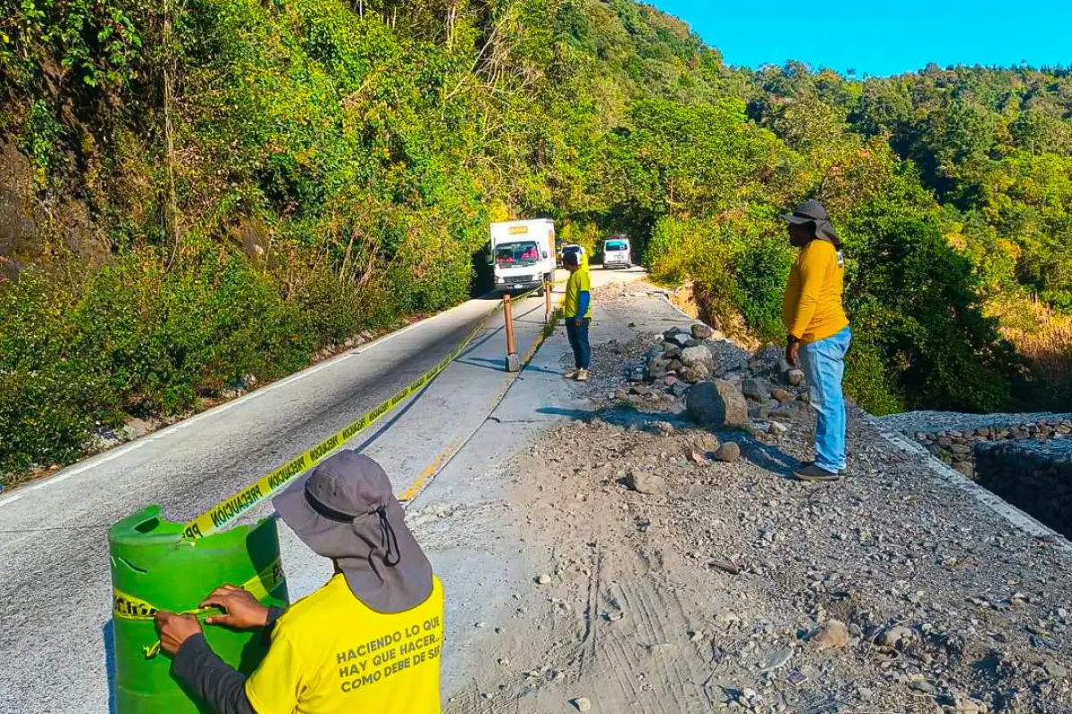 El 27 de enero el CIV reactivó trabajos de reparación en el kilómetro 157.7 de la ruta que lleva de Santa Clara La Laguna hacia Santa Lucía Utatlán, Sololá., COVIAL-CIV.