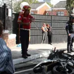 Motorista accidentado en zona 16. ,Bomberos Municipales. 