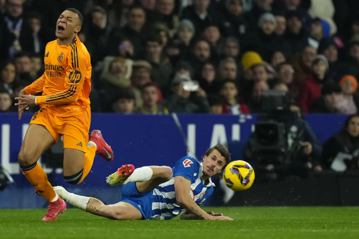 Real Madrid califica de "escándalo mundial" el arbitraje ante el Espanyol - EFE