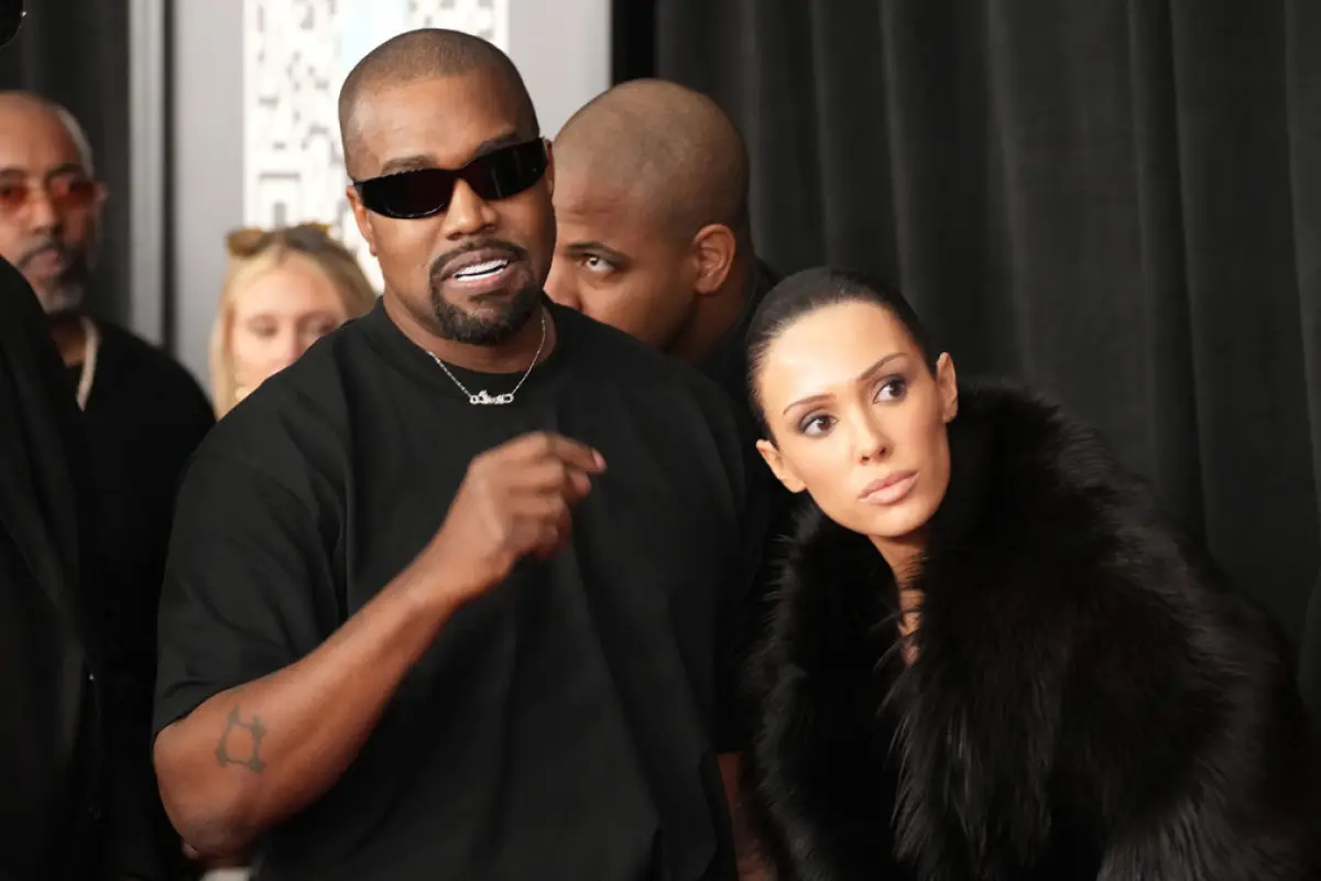 Kanye West y Bianca Censori en los premios Grammy., Redes sociales.