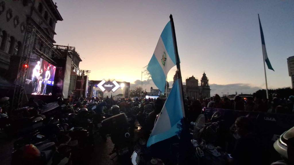 Rugen los motores en la zona 1 por Caravana del Zorro 2025 | Álex Meoño.