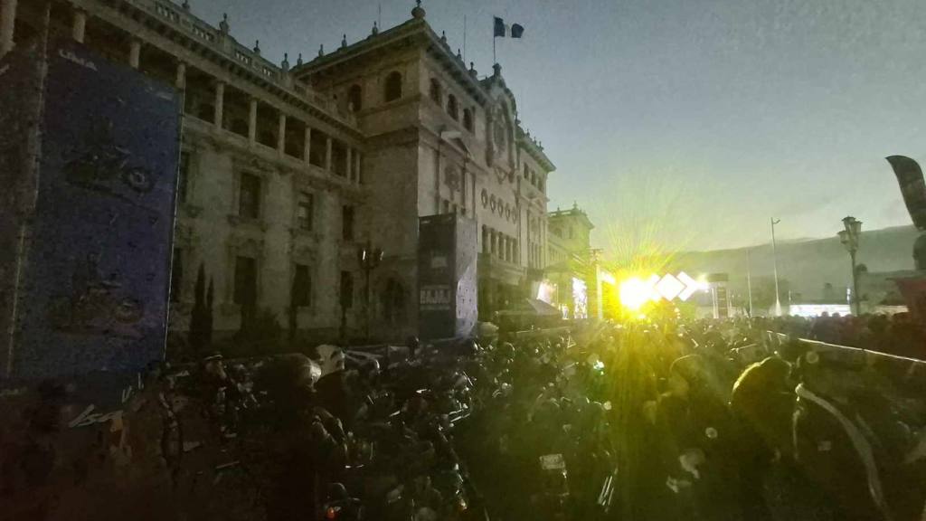 Rugen los motores en la zona 1 por Caravana del Zorro 2025 | Álex Meoño.