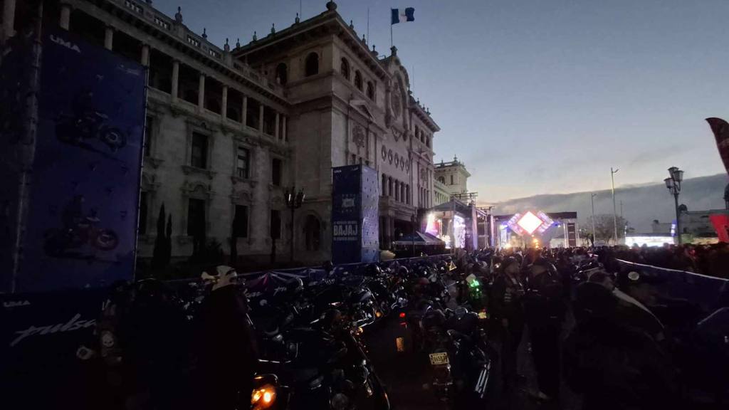 Rugen los motores en la zona 1 por Caravana del Zorro 2025 | Álex Meoño.