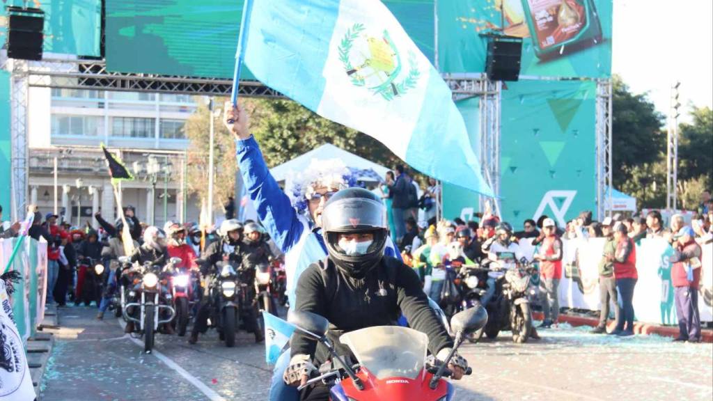 El color de la Caravana del Zorro 2025 | Álex Meoño.