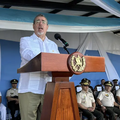 El mandatario Bernardo Arévalo viajó a Jutiapa para participar en el evento oficial. ,Ejército de Guatemala.