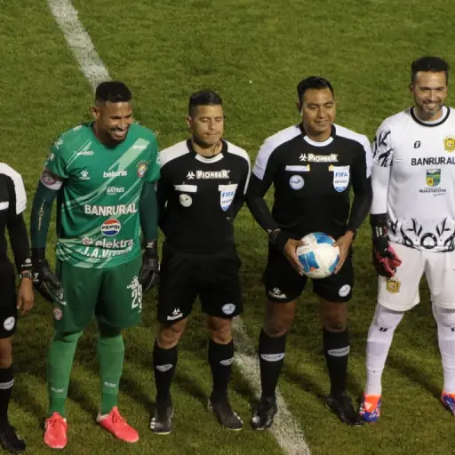 Árbitros del partido entre Xelajú MC vs. Guastatoya - Willber Colloy