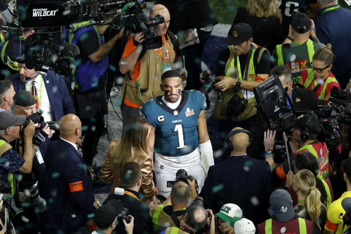 Jalen Hurts es encumbrado como el MVP del Super Bowl LIX