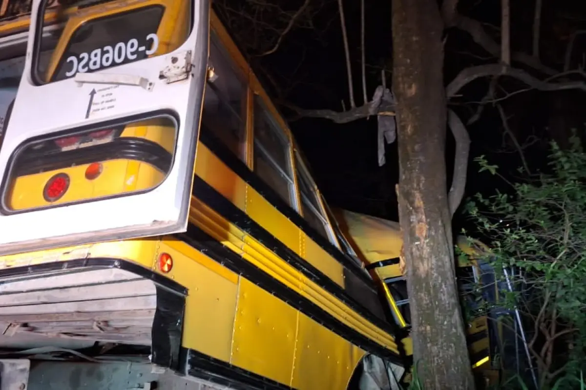 Accidente de bus en Tiquisate, Escuintla, Bomberos Voluntarios