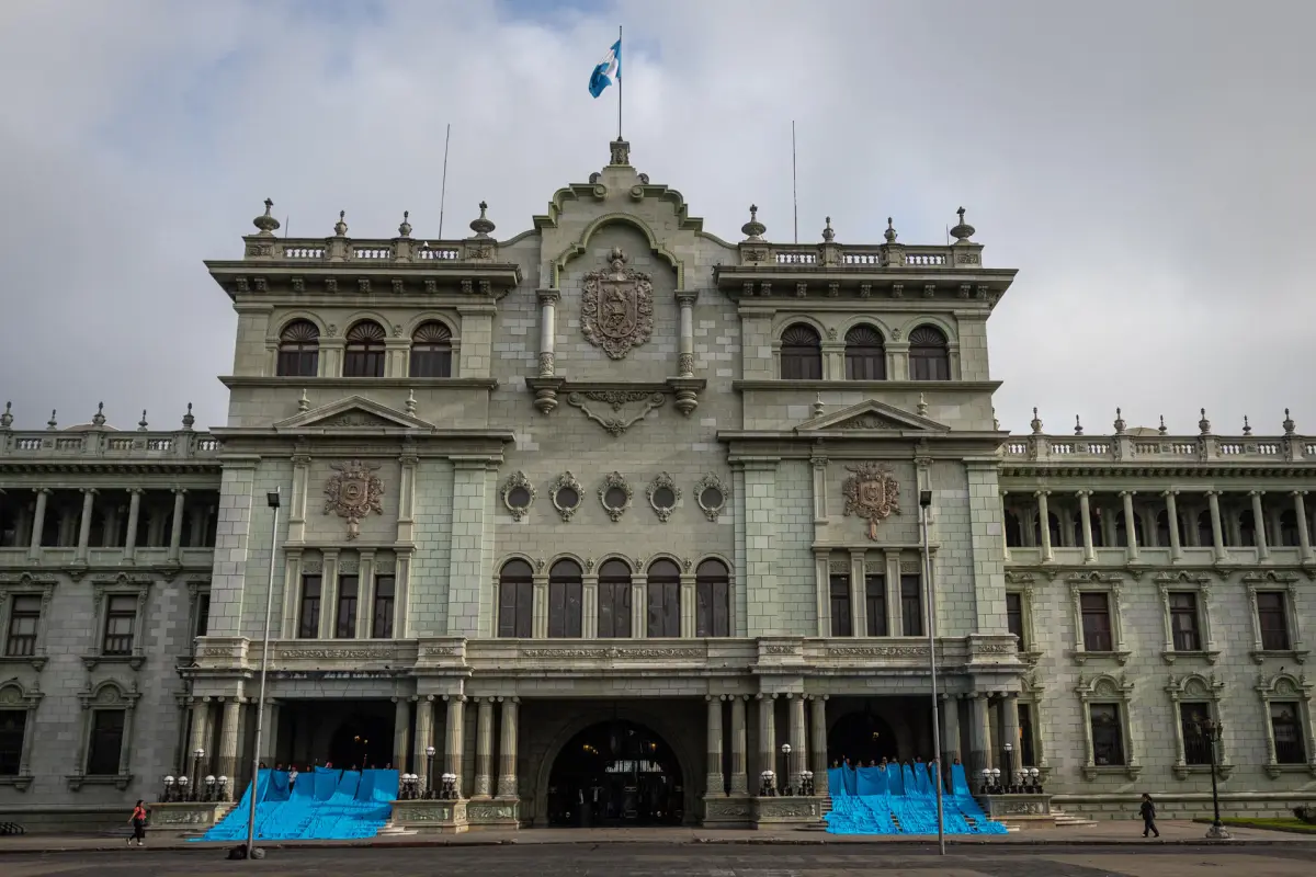 La apuesta artística se realizó frente al Palacio Nacional de la Cultura.
