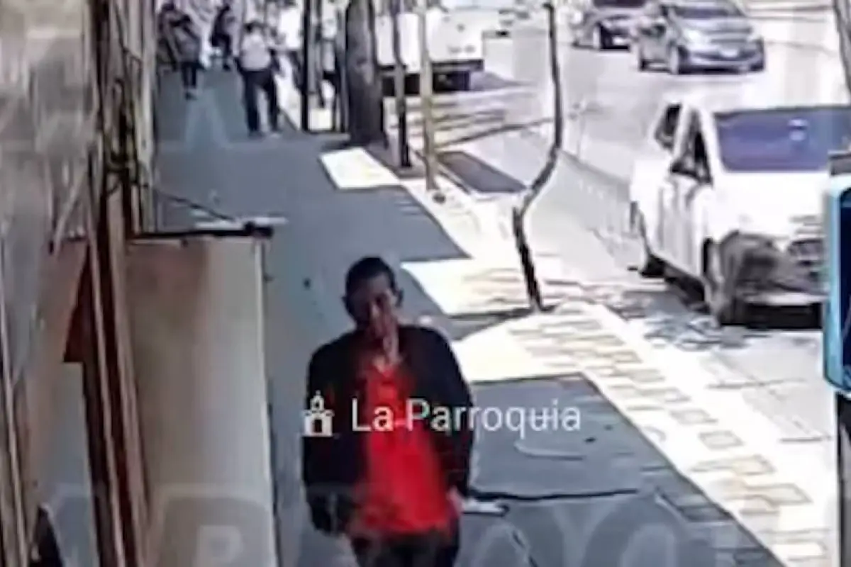 Ladrón queda captado en zona 6., Redes sociales / La Parroquia. 