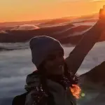 Muere influencer María Eftimova tras caer 20 metros mientras escalaba el monte Tryfan en Gales. ,Redes sociales.