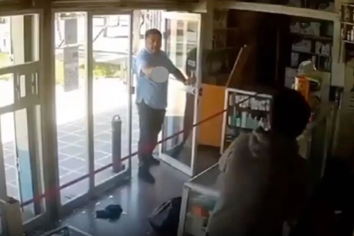 Delincuente muere tras asaltar una farmacia en Cerrillos, Chile, Captura de pantalla video X.