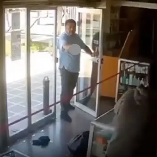 Delincuente muere tras asaltar una farmacia en Cerrillos, Chile ,Captura de pantalla video X.