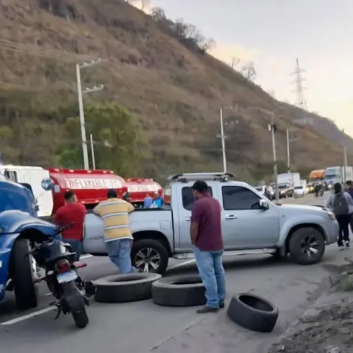Durante horas ha estado cerrado el paso en el Km. 35.5 de la ruta al Pacífico. ,PMT de Villa Nueva
