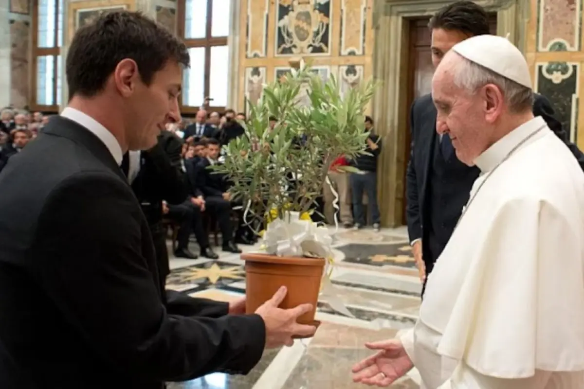 Papa Francisco  recibió a Messi y a las selecciones de Argentina e Italia 