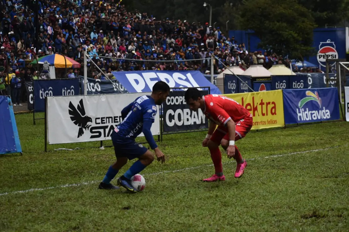 Partido entre Cobán Imperial y Xelajú MC - Carlos Cu Col