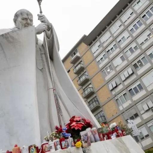 El Papa Francisco volvió a usar tubos nasales de oxígeno, según fuentes de El Vaticano. ,Vatican News