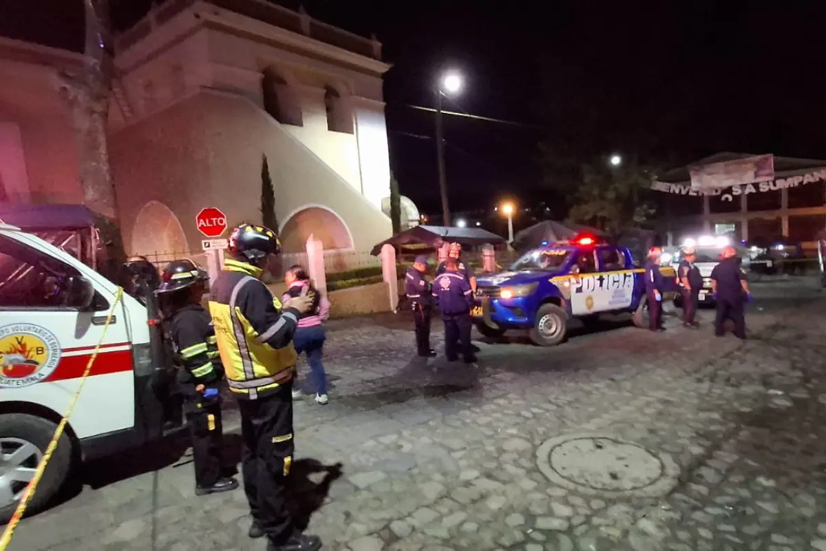 Desconocidos atacaron a balazos a los agentes de la PNC en cercanías de la iglesia., Bomberos Voluntarios