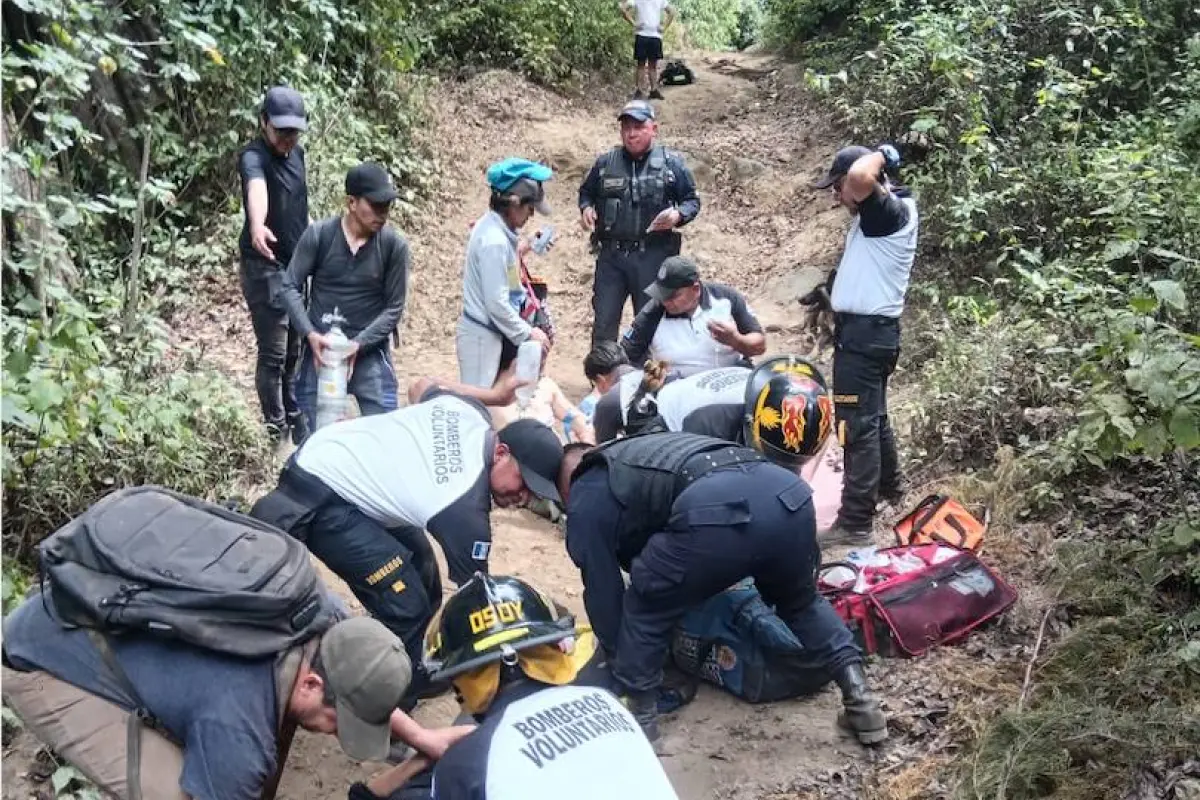 Los socorristas locailzaron a dos personas baleadas en las faldas del volcán de Agua., Bomberos Voluntarios