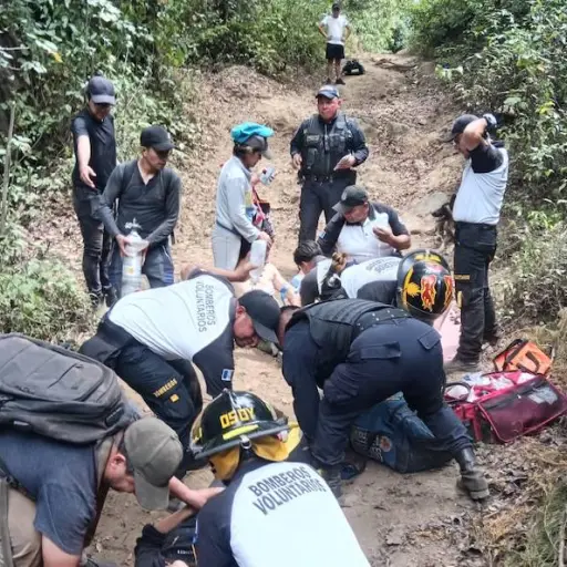 Los socorristas locailzaron a dos personas baleadas en las faldas del volcán de Agua. ,Bomberos Voluntarios