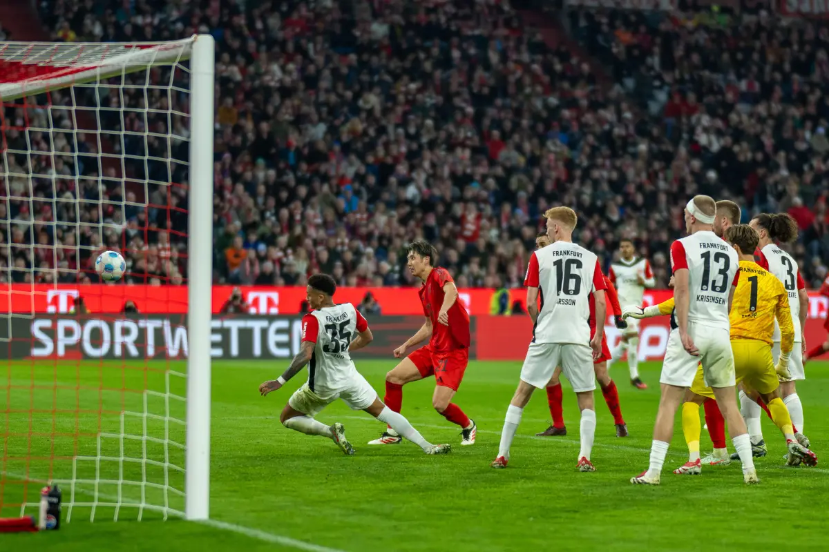 Bayer Múnich goleó este domingo al Eintracht Frankfurt