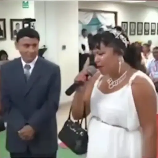 Novia de la frase viral 