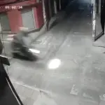 Motociclista sobrevive a impactante accidente en Salcajá. ,Captura de pantalla video X.