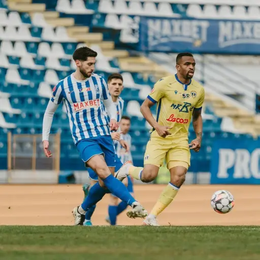 Nicolás Samayoa, defensor del FC Politehnica Iai - instagram @nicosam95