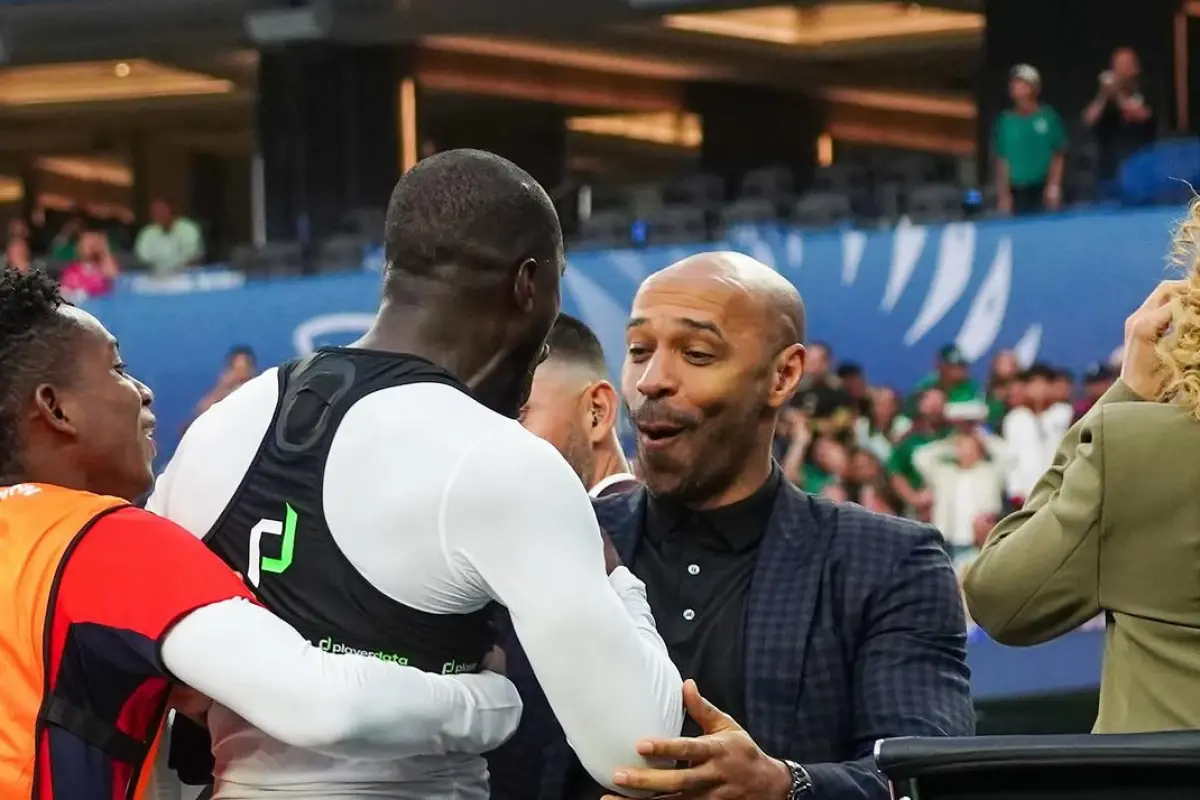 Celebración de Cecilio Waterman con Thierry Henry - instagram @fepafut