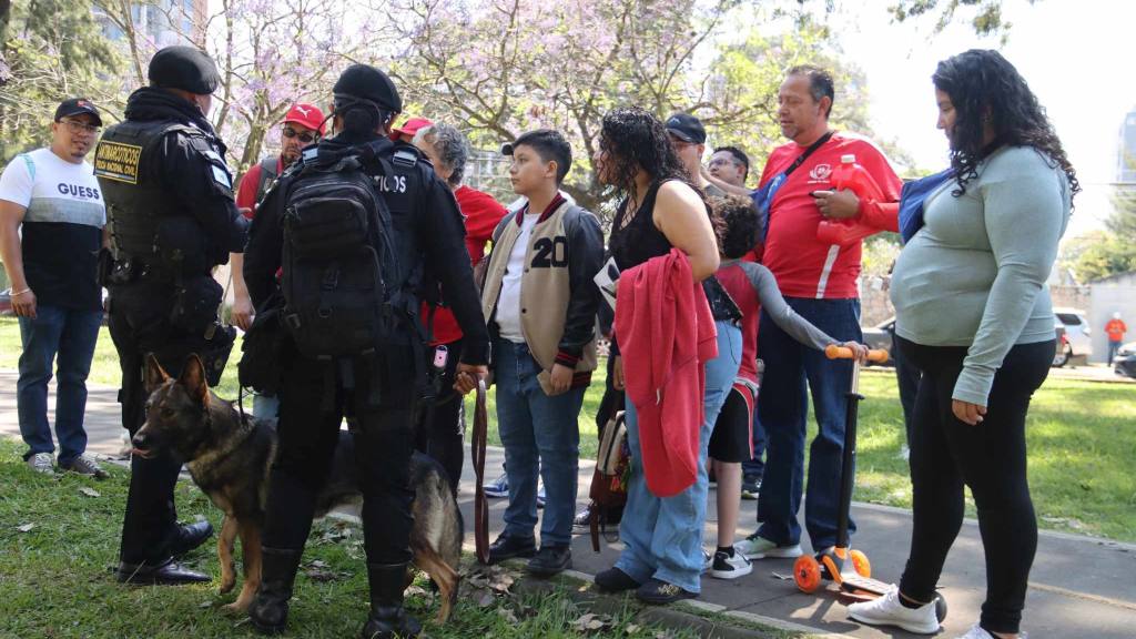 Jóvenes acuden a enlistarse para prestar servicio cívico | Álex Meoño