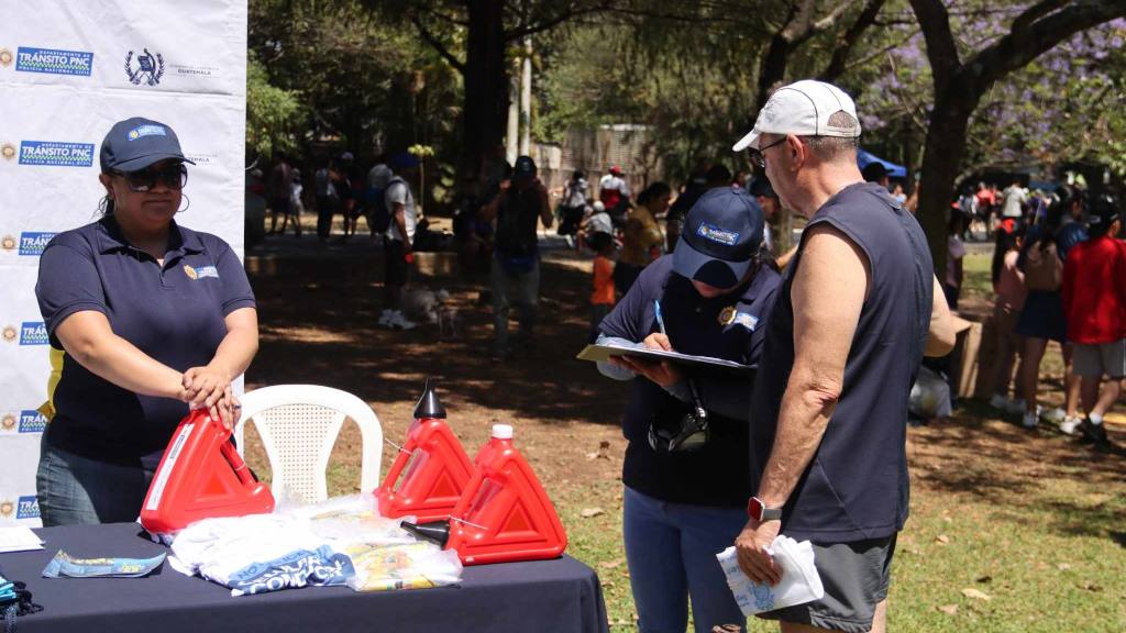 Jóvenes acuden a enlistarse para prestar servicio cívico | Álex Meoño