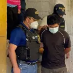 El detenido es de origen salvadoreño, presunto integrante del barrio 18. ,PNC de Guatemala.