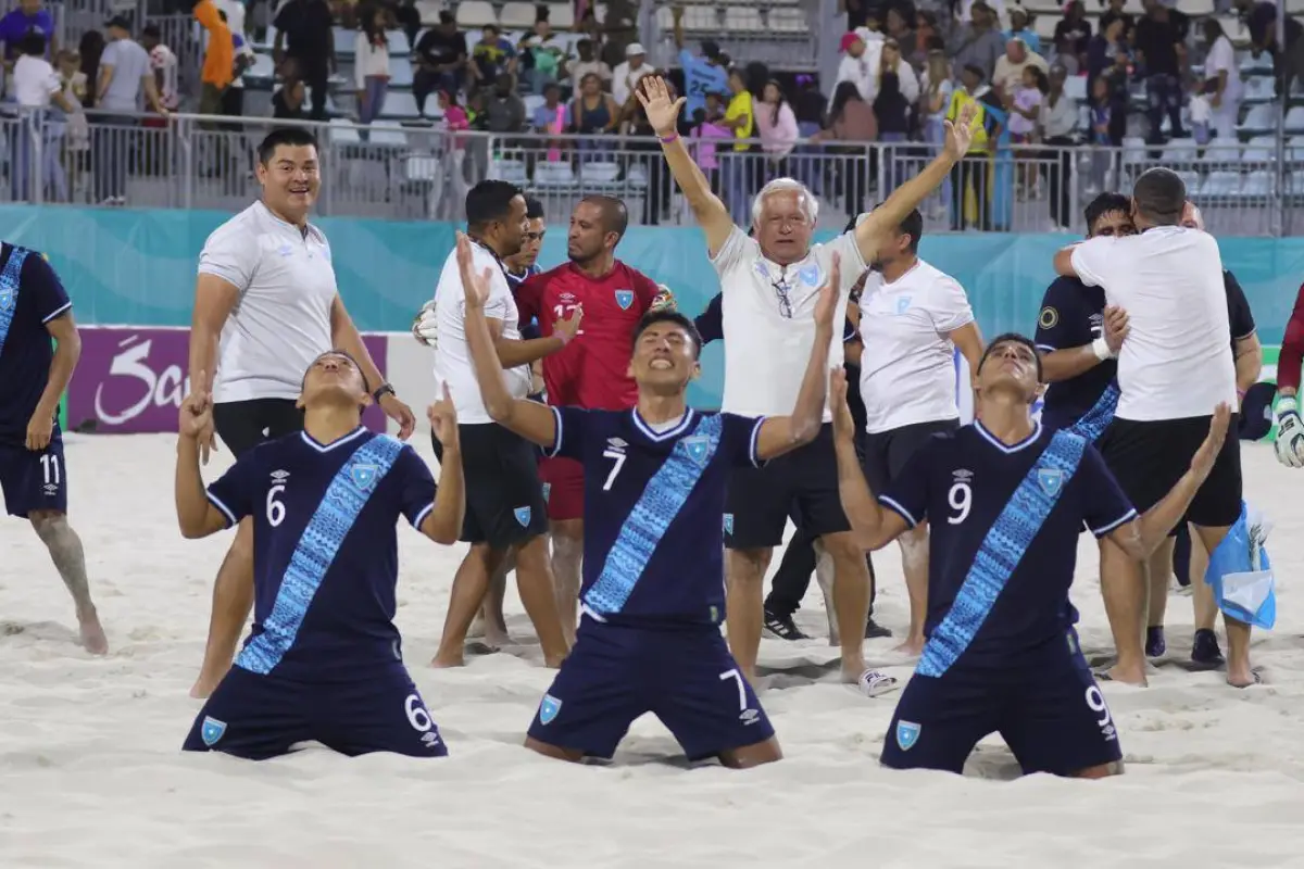 Celebración de Guatemala (futplaya) al  clasificar a su primer Mundial de la FIFA 