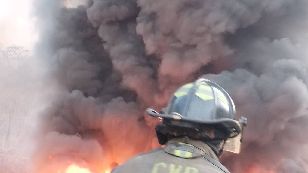 Se reactiva incendio en el sector La Calera de la zona 18 | Bomberos Voluntarios