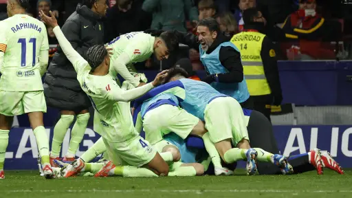 Barcelona toma revancha ante Atlético Madrid y es líder 