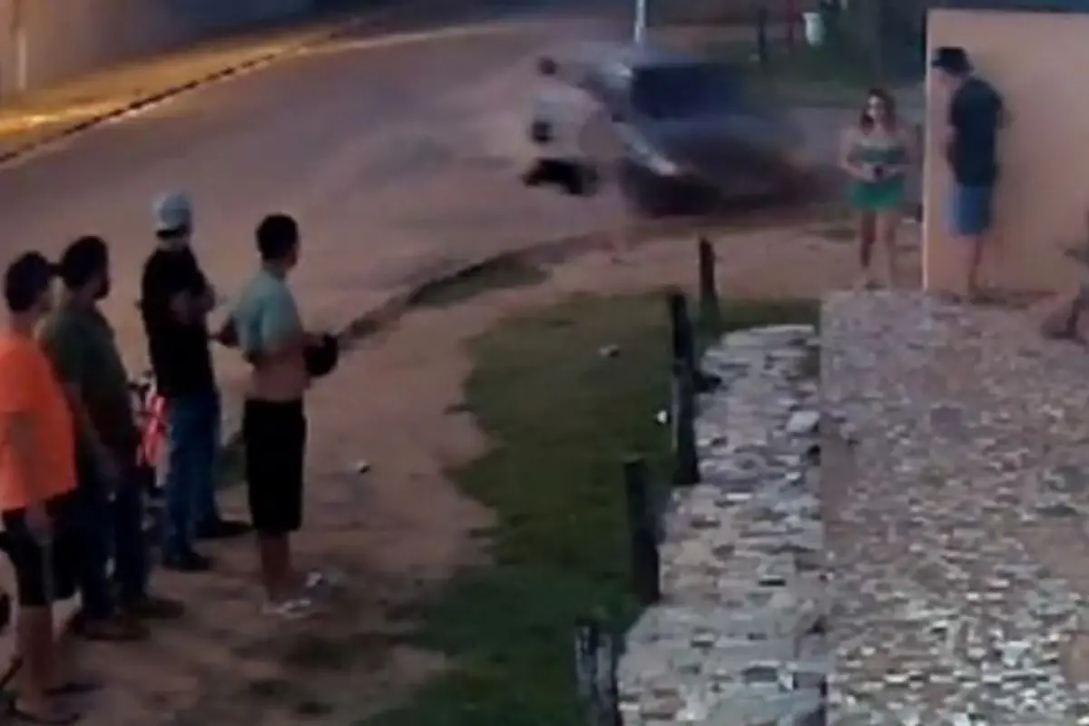 Mujer atropellada por su expareja en Brasil., Captura de pantalla video X.