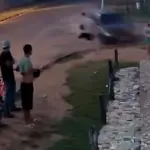 Mujer atropellada por su expareja en Brasil. ,Captura de pantalla video X.