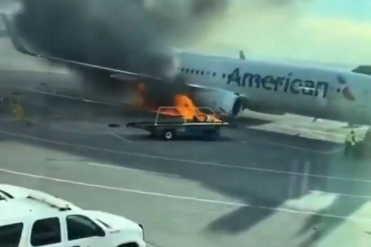 Avión de American Airlines se incendia en aeropuerto de Denver, Captura de pantalla de la red social X