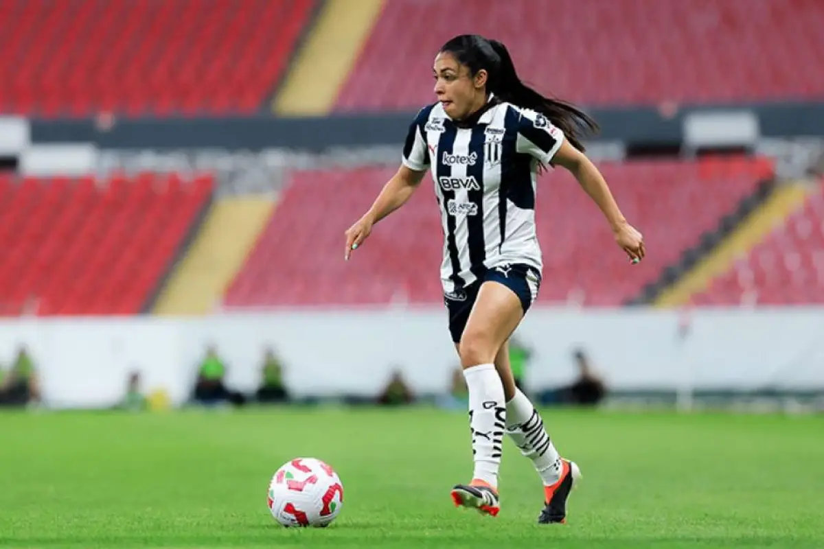 Ana Lucía Martínez durante una acción anoche ante Atlas 