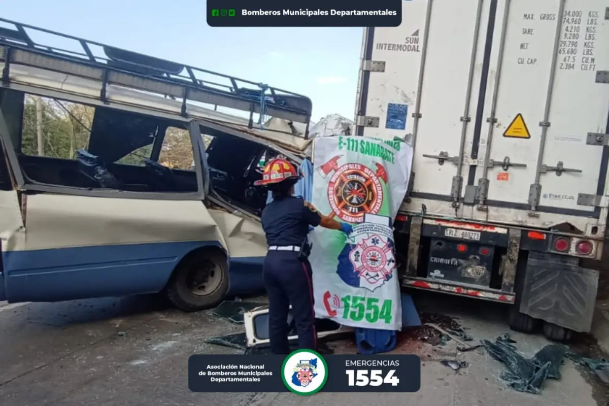 El accidente dejó dos personas fallecidas. , Foto Bomberos Municipales Departamentales