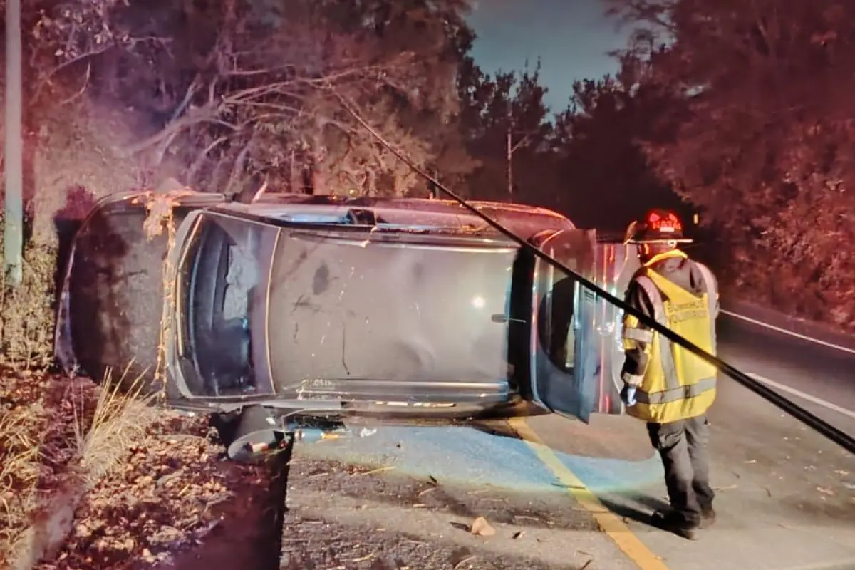 El accidente ocurrió durante la madrugada en la ruta hacia Milpas Altas., Bomberos Voluntarios.