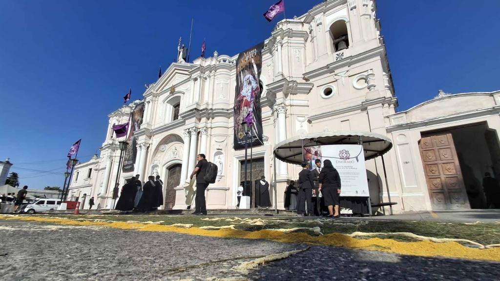 Fieles viven de cerca los sufrimientos de la Virgen María | Álex Meoño