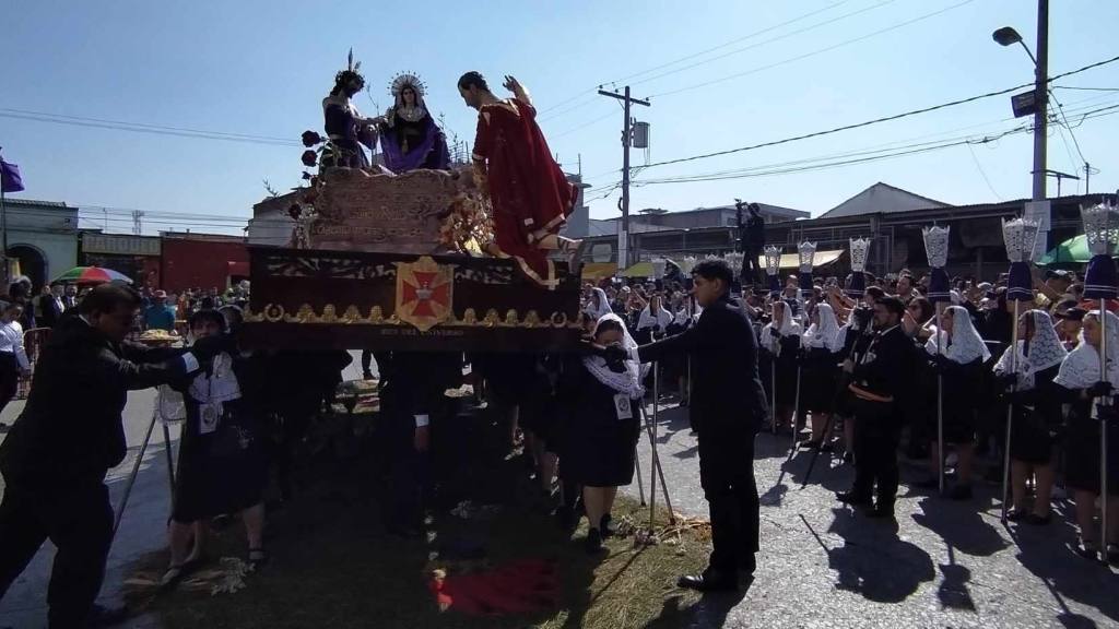 Fieles viven de cerca los sufrimientos de la Virgen María | Álex Meoño