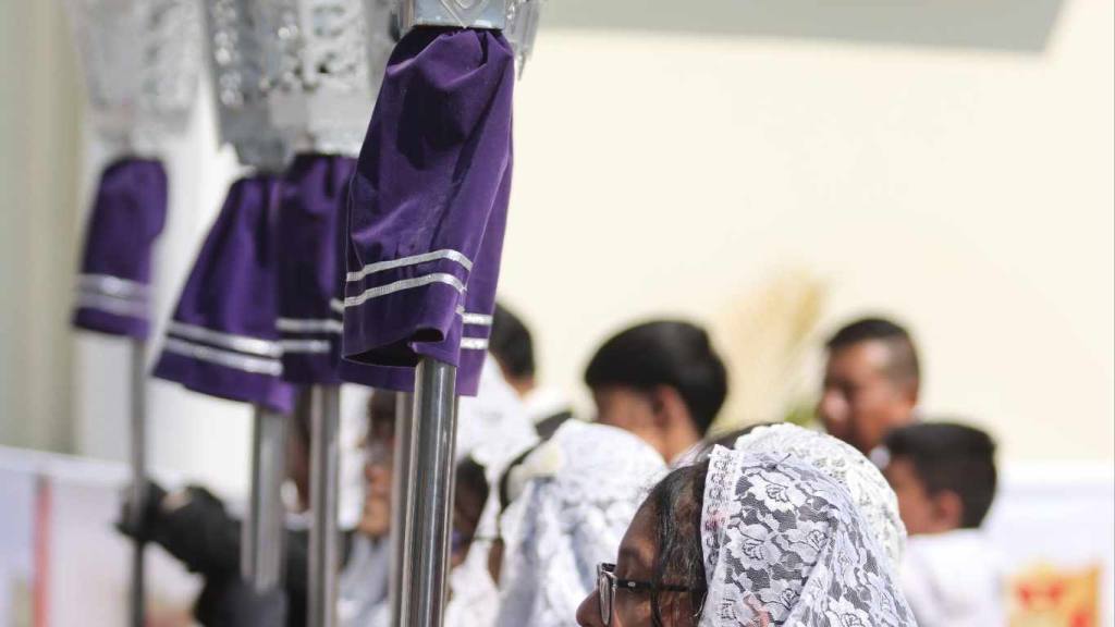 Fieles viven de cerca los sufrimientos de la Virgen María | Álex Meoño