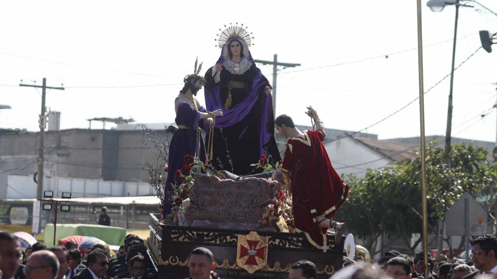 Fieles viven de cerca los sufrimientos de la Virgen María | Álex Meoño