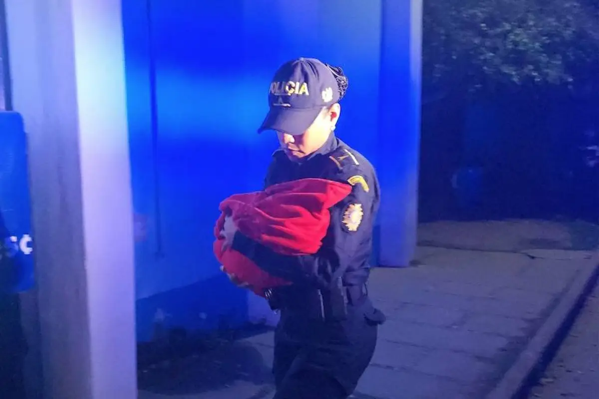 PNC rescata a bebé de madre alcohólica en Baja Verapaz
